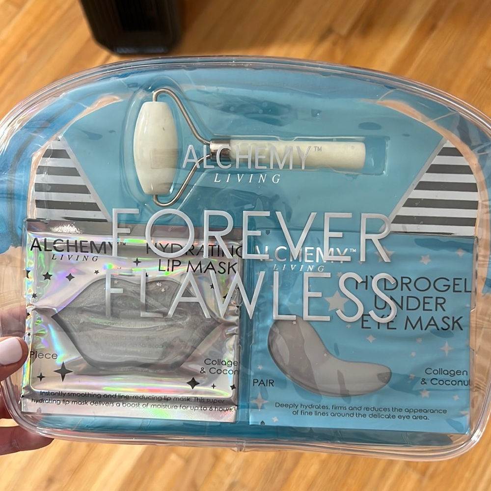 Alchemy living forever flawless beauty kit